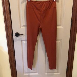 Rust colored TALL/CURVY lularoe leggings